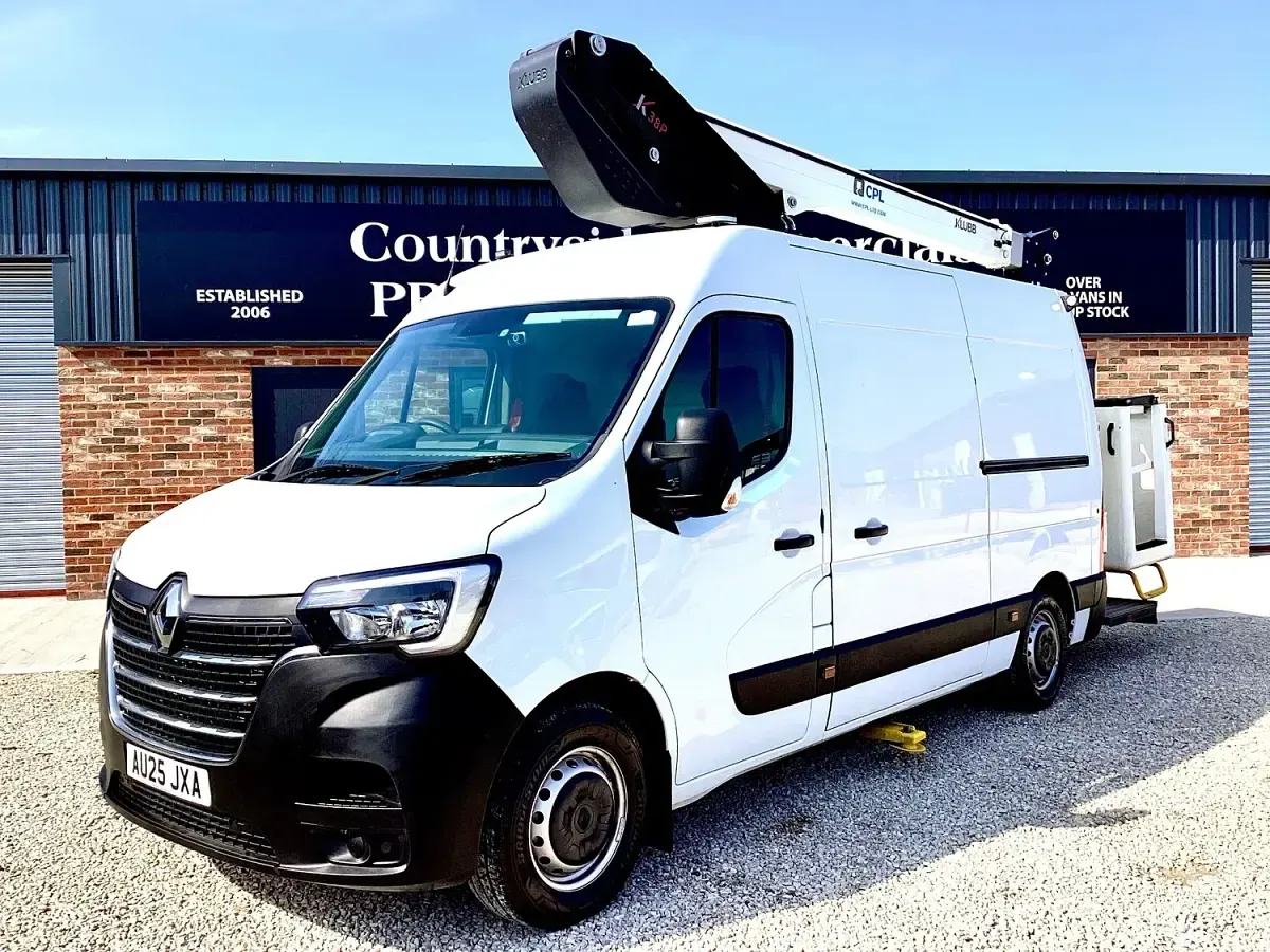 Used Renault Master Business 145 HP (106 kW) 2025 White MPV