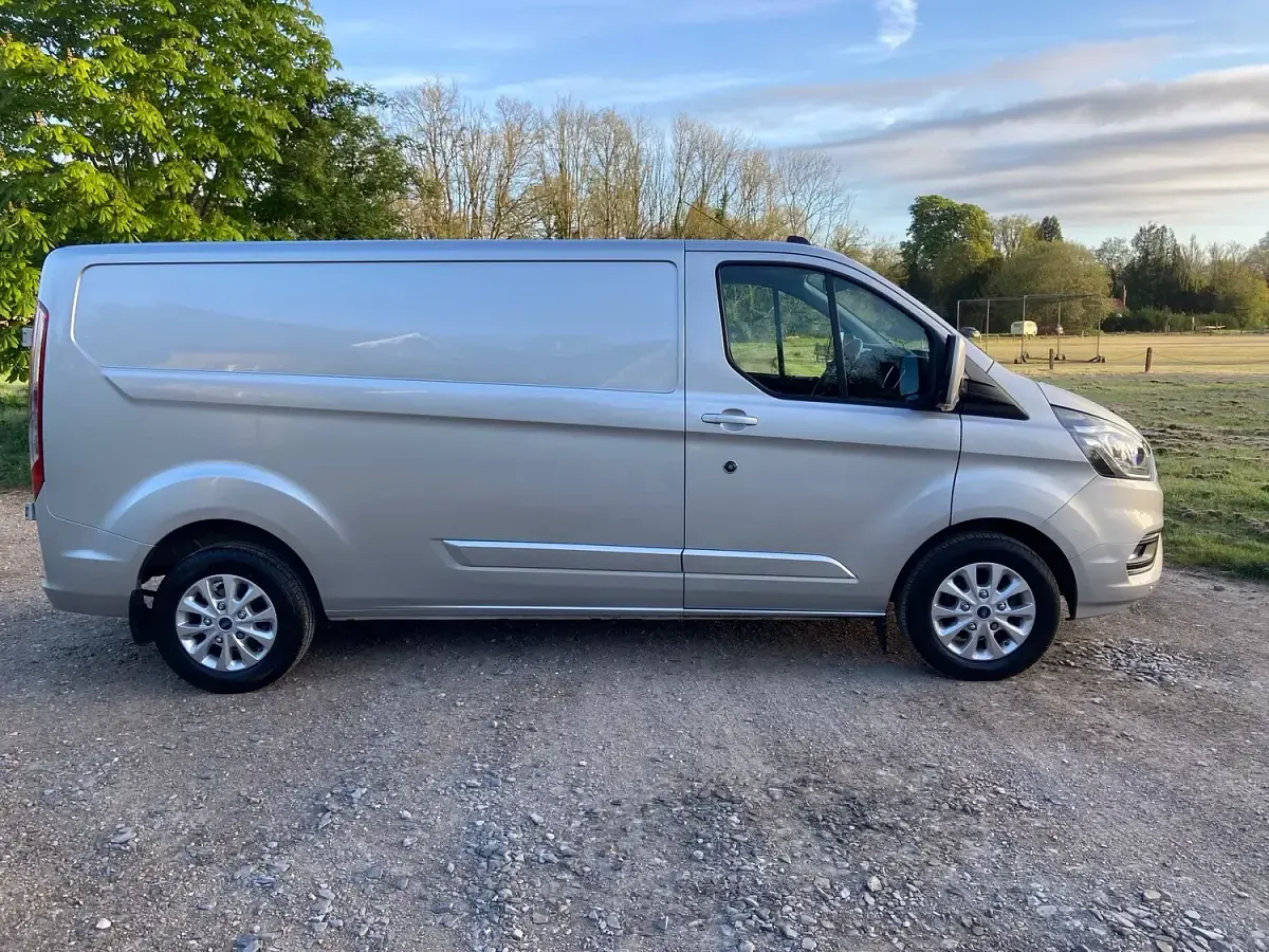 Used Ford Transit Custom Limited 130 HP (95 kW) 2023 Silver Van