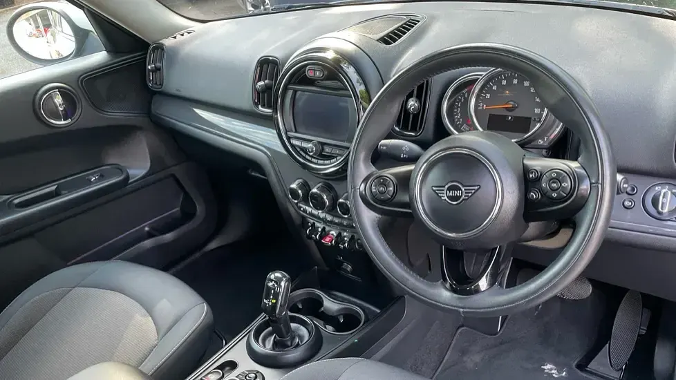 Used Mini Cooper Countryman Classic 134 HP (98 kW) 2019 Black SUV