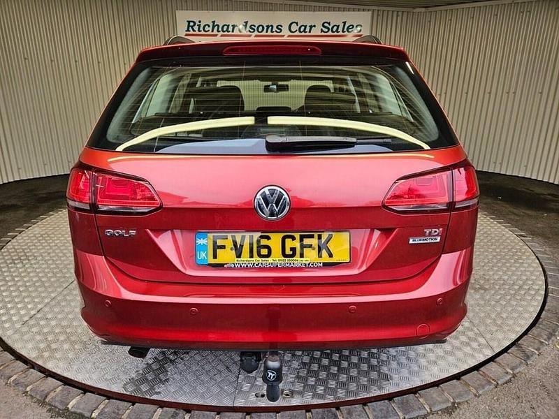 Used VW Golf VII SE 110 HP (80 kW) 2016 Red Estate
