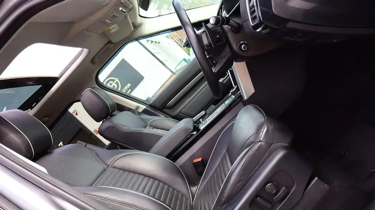 Used Land Rover Discovery HSE 306 HP (225 kW) 2019 Grey SUV