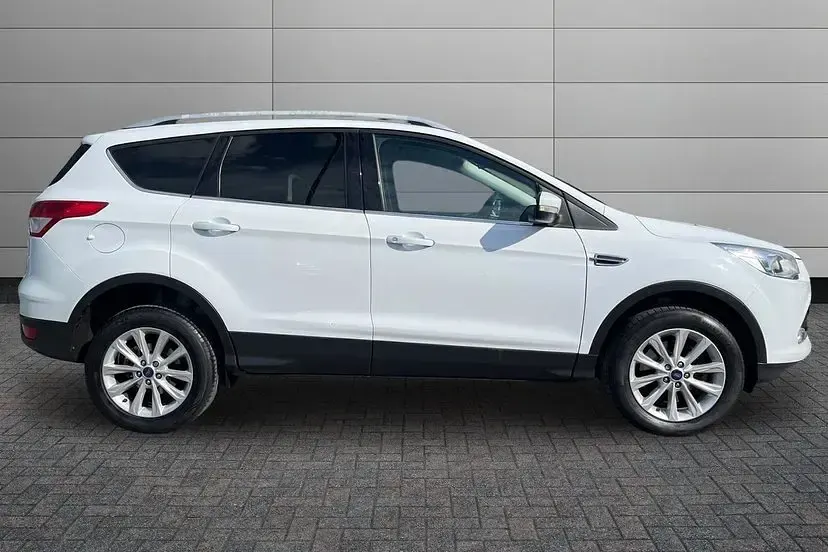 Used Ford Kuga Titanium 182 HP (133 kW) 2016 White SUV