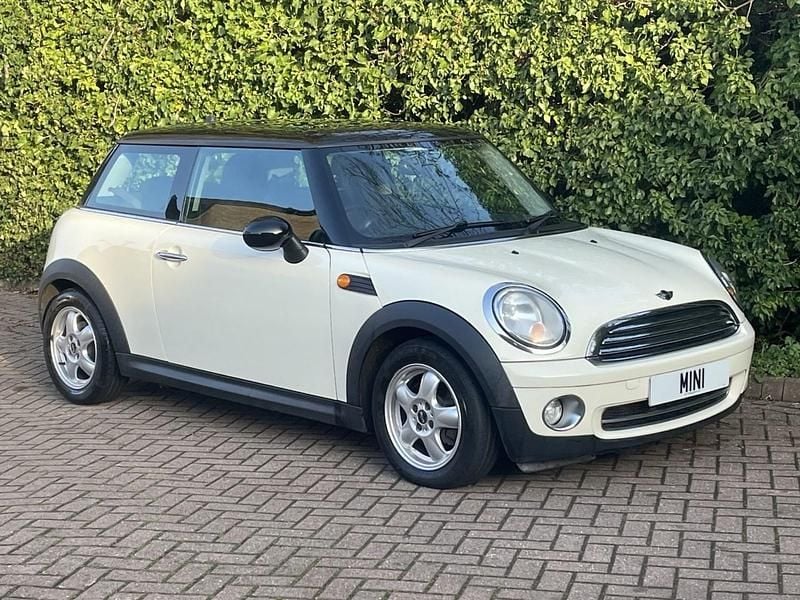 Used Mini Cooper Hatch 2009 White Hatchback