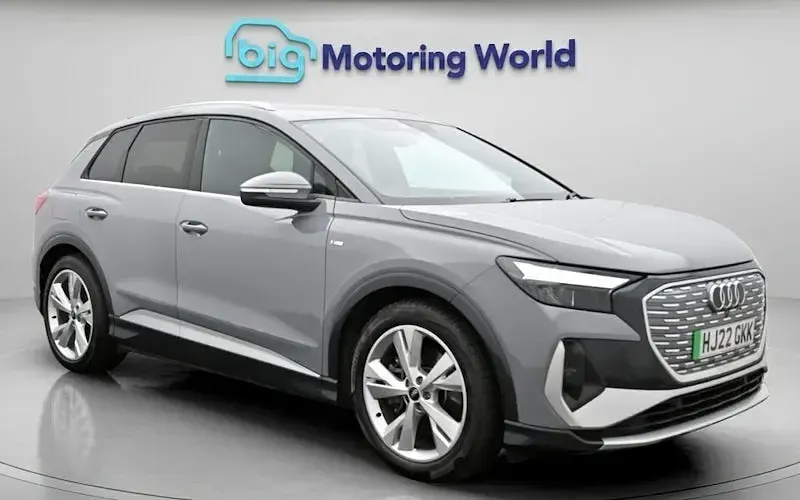 Begagnad Audi Q4 e-tron S-Line 150 kW (204 HK) 2022 Grå SUV