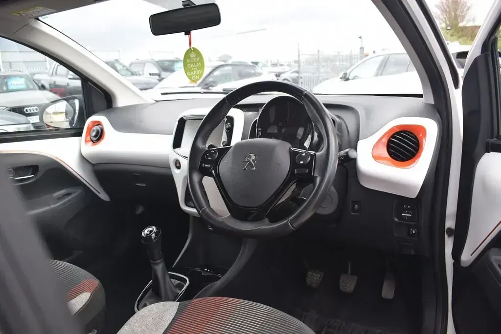 Used Peugeot 108 Roland Garros 82 HP (60 kW) 2018 White Hatchback