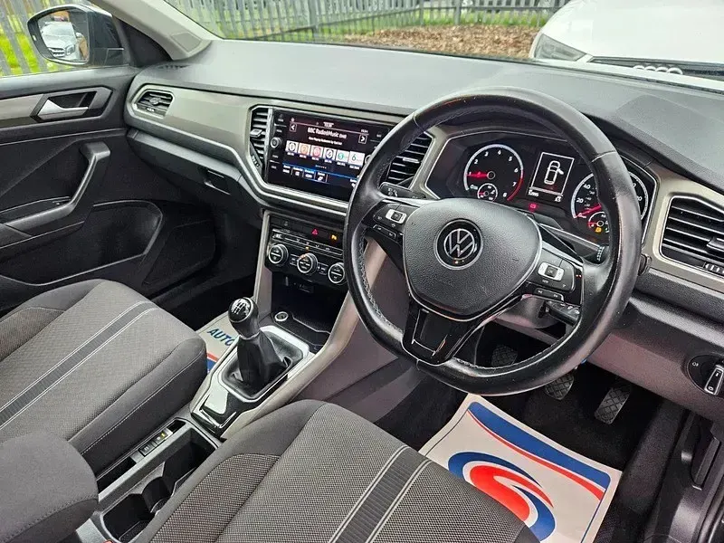 Używany VW T-Roc SE 115 KM (84 kW) 2020 Czarny SUV