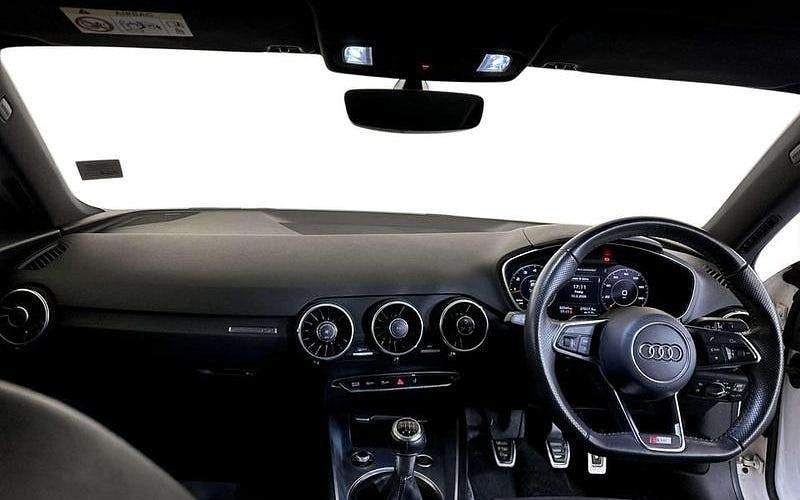 Used Audi TT Black Edition 180 HP (132 kW) 2018 White Coupe