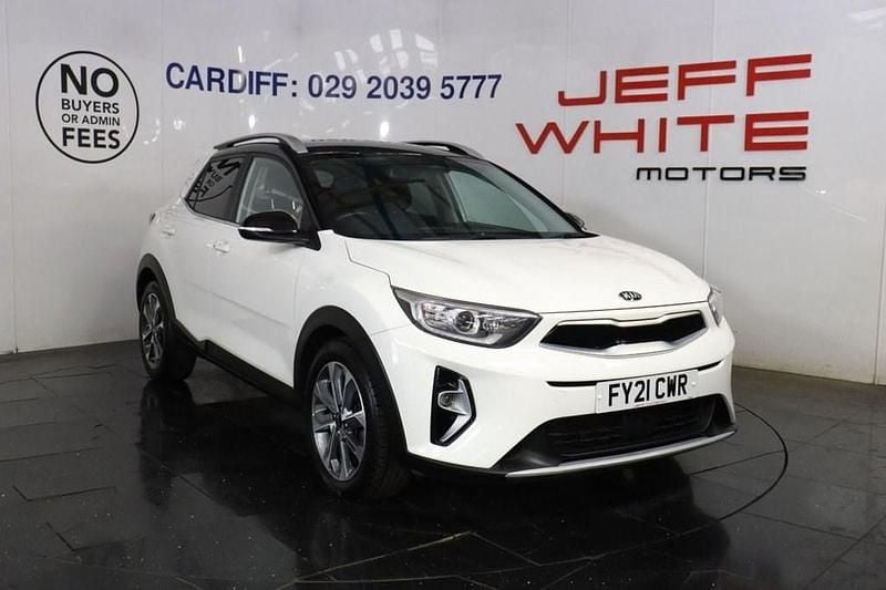 White Used 2021 Kia Stonic Play SUV | £15,488 (Fair price) - Image 1/4