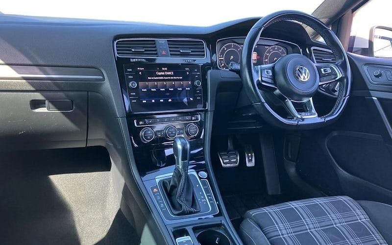 Begagnad VW Golf VII GTD 184 HK (135 kW) 2019 Vit Halvkombi