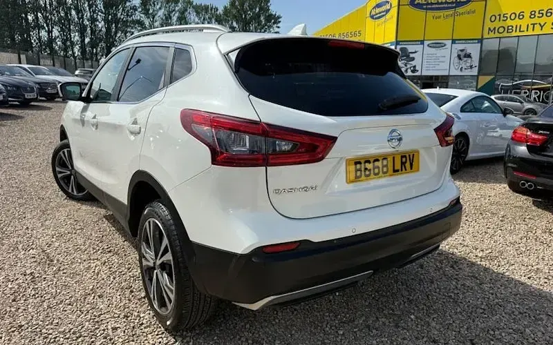 Used Nissan Qashqai N-Connecta 116 HP (85 kW) 2018 White SUV