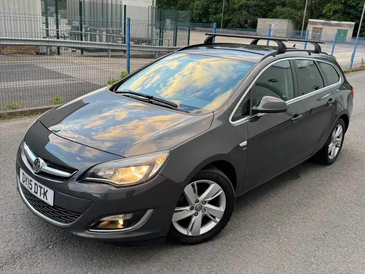 Used Vauxhall Astra SRi 136 HP (100 kW) 2015 Grey Estate
