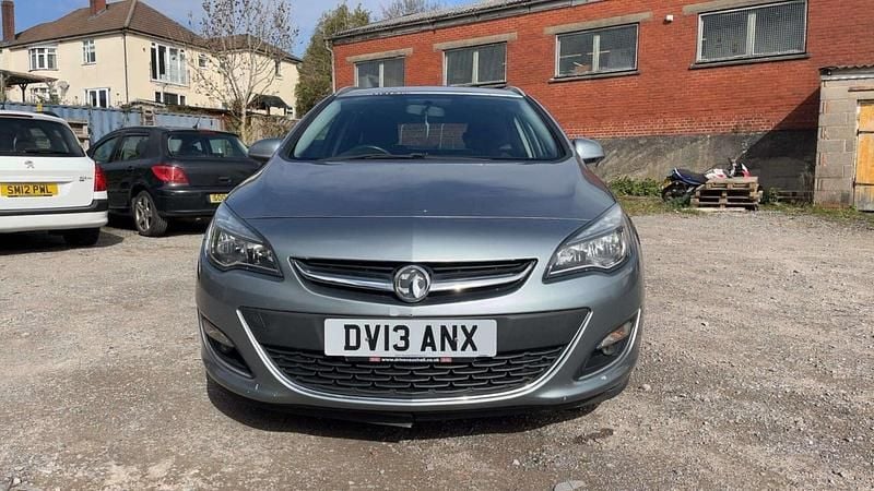 Used Vauxhall Astra SRi 2013 Silver Estate