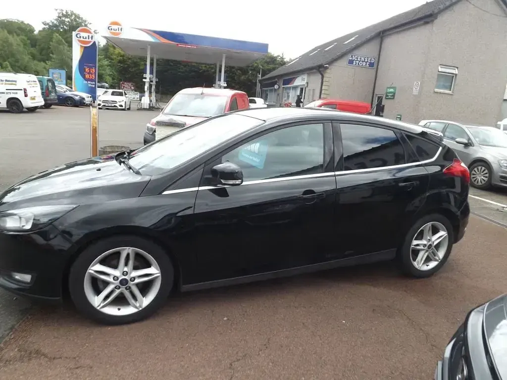 Used Ford Focus Zetec 100 HP (73 kW) 2015 Black Hatchback