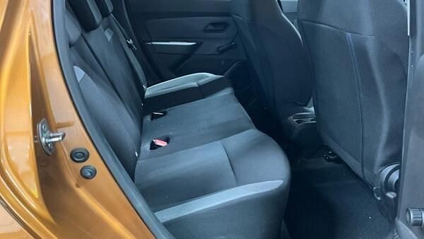 Used Dacia Duster Essentiel 114 HP (83 kW) 2019 Orange SUV