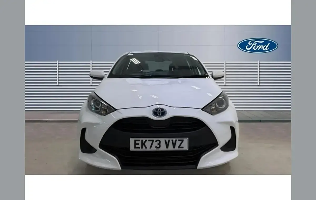 Used Toyota Yaris 116 HP (85 kW) 2023 White Hatchback