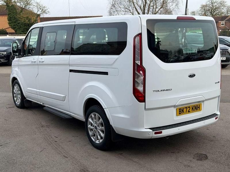 Used Ford Tourneo Custom Titanium 130 HP (95 kW) 2022 White Van