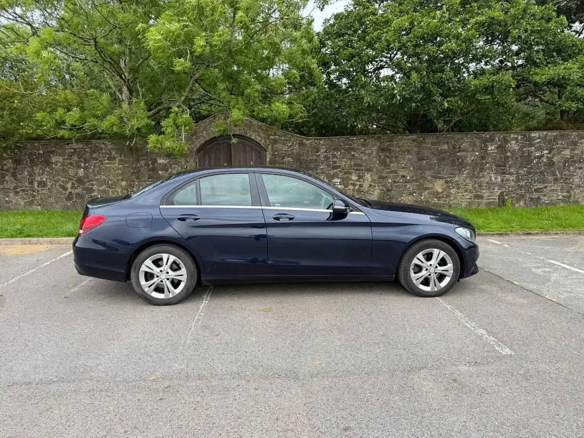 Used Mercedes C220 Executive 170 HP (125 kW) 2016 Blue Sedan