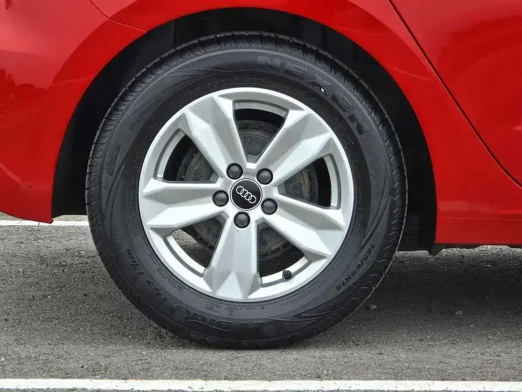 Used Audi A1 Design 94 HP (69 kW) 2023 Red SUV