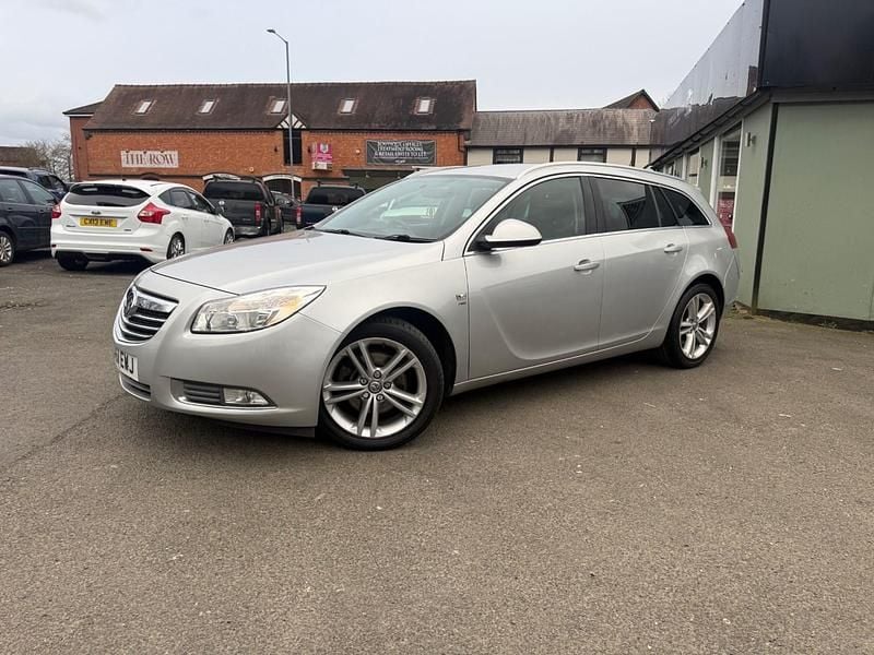 Second-hand Vauxhall Insignia SRi 160 CP (117 kW) 2011 Argintiu Break