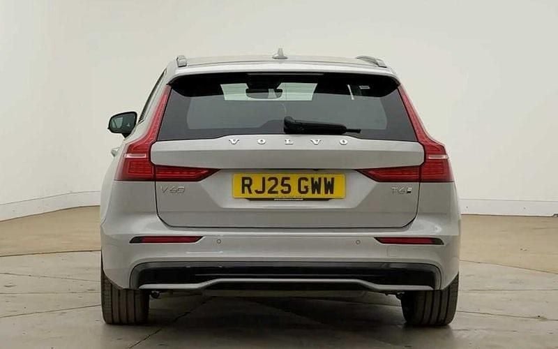 Usado Volvo V60 Plus 349 HP (256 kW) 2025 Carrinha