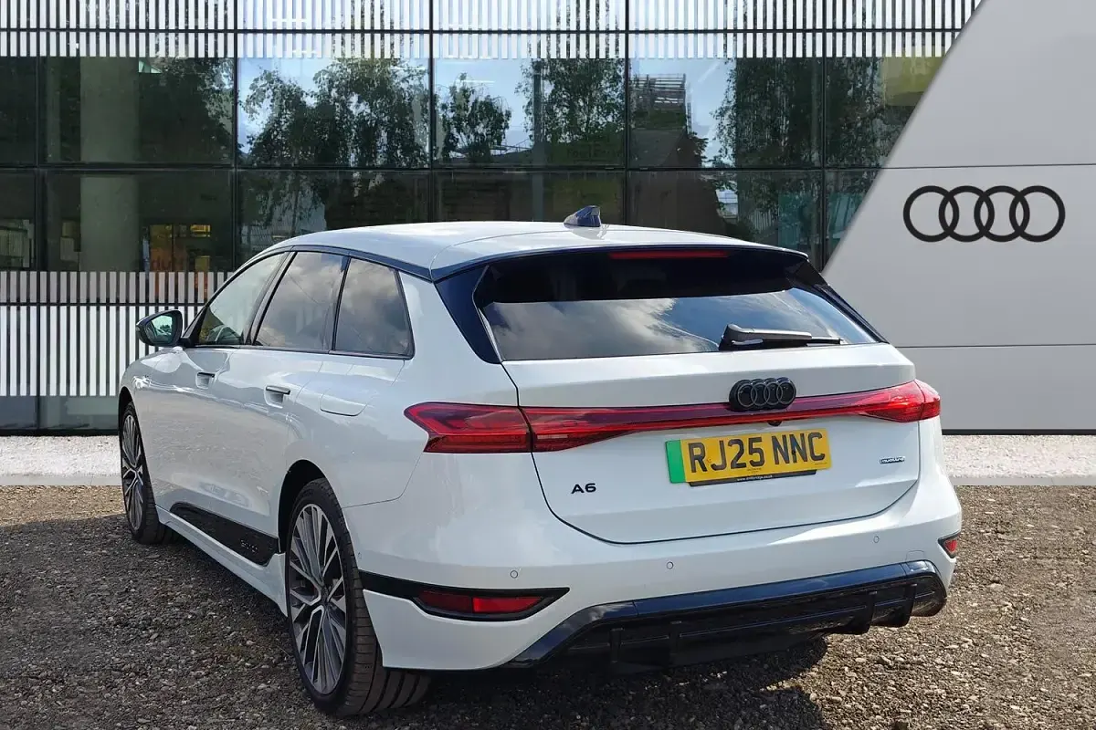 Used Audi A6 e-tron Black Edition 339 kW (462 HP) 2025 White Estate