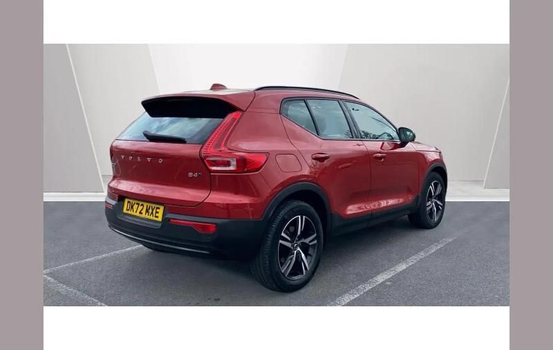 Begagnad Volvo XC40 Plus 197 HK (144 kW) 2022 Röd SUV