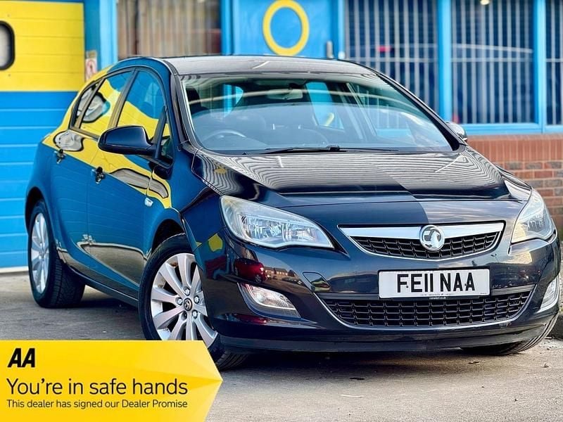 Black Used 2011 Vauxhall Astra Hatchback | £1,499 (Expensive) - Image 1/4