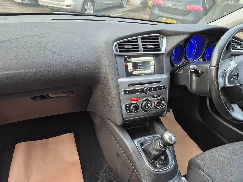 Używany Citroën C4 Flair 120 KM (88 kW) 2015 Czarny Hatchback