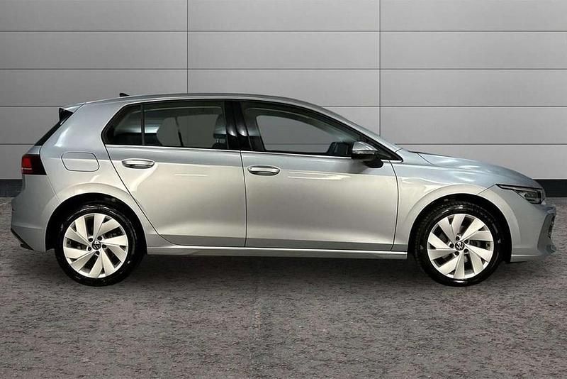 Second-hand VW Golf VIII Style 150 CP (110 kW) 2025 Argintiu Hatchback