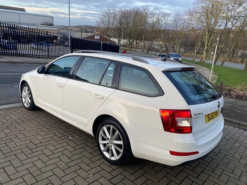 Used Skoda Octavia Elegance 2013 White Estate