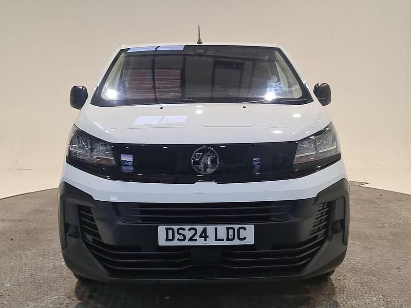 Used Vauxhall Vivaro 145 HP (106 kW) 2024 White MPV