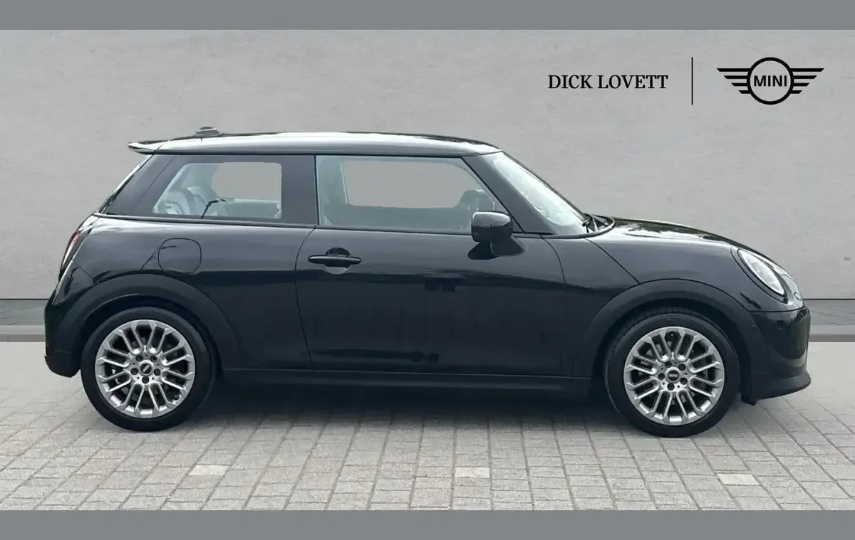 Used Mini Cooper Classic 200 HP (147 kW) 2024 Black Hatchback