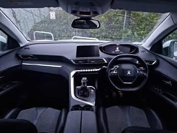 Used Peugeot 3008 Allure 131 HP (96 kW) 2019 White SUV