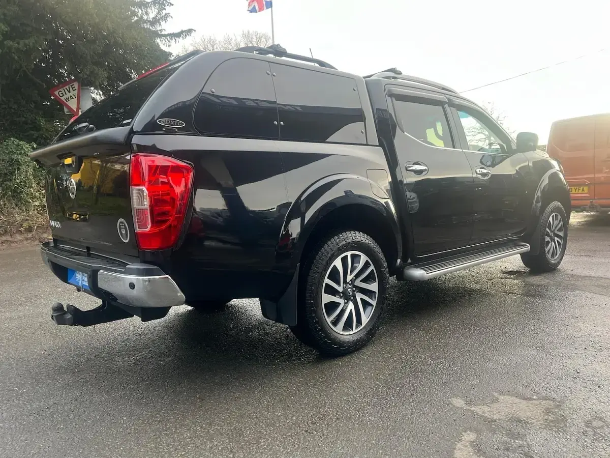 Used Nissan Navara Tekna 190 HP (139 kW) 2018 Black Pickup