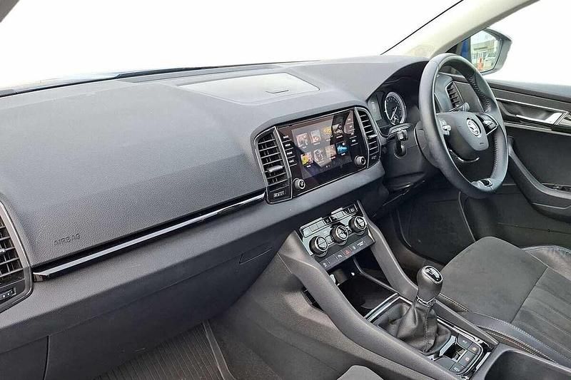 Used Skoda Karoq SE L 150 HP (110 kW) 2022 Race blue metallic SUV