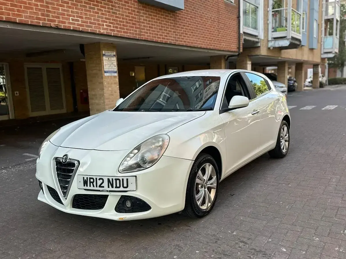 Used Alfa Romeo Giulietta Lusso 170 HP (125 kW) 2012 White Hatchback