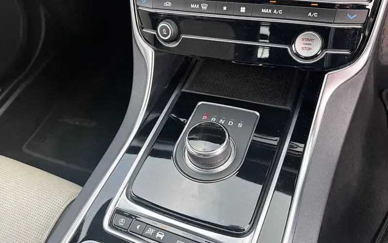 Used Jaguar XF R-Sport 180 HP (132 kW) 2020 Portofini blue Sedan