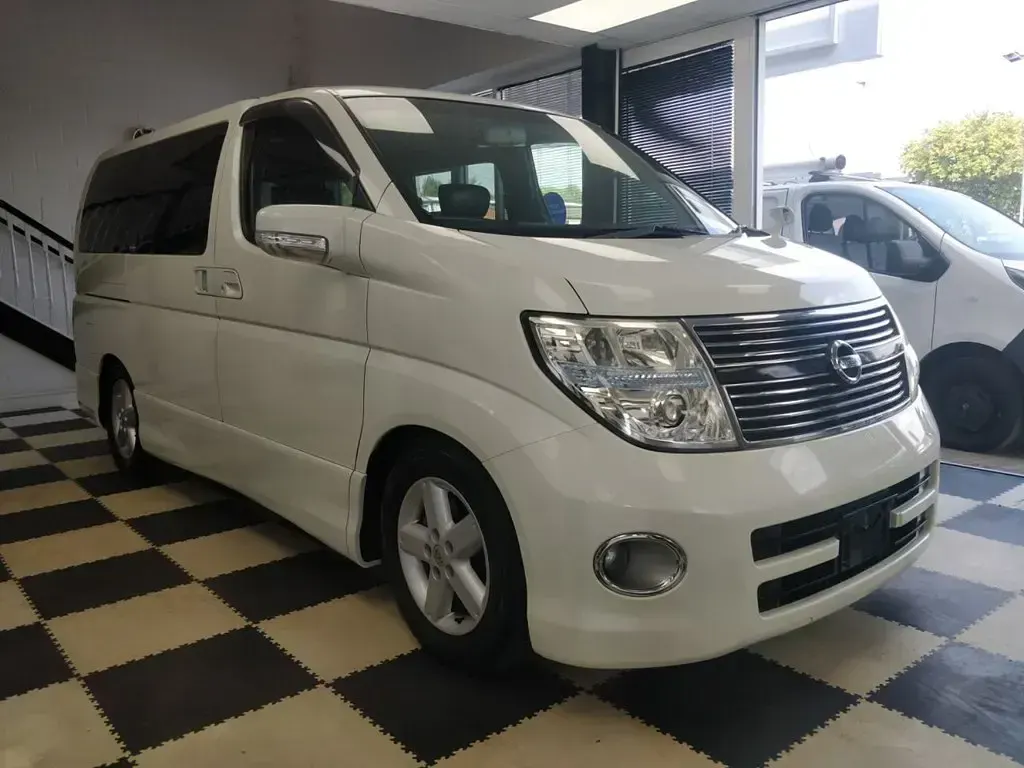 Used Nissan Elgrand 2008 White MPV