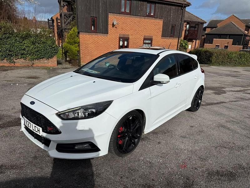 Used Ford Focus ST 185 HP (136 kW) 2017 White Hatchback