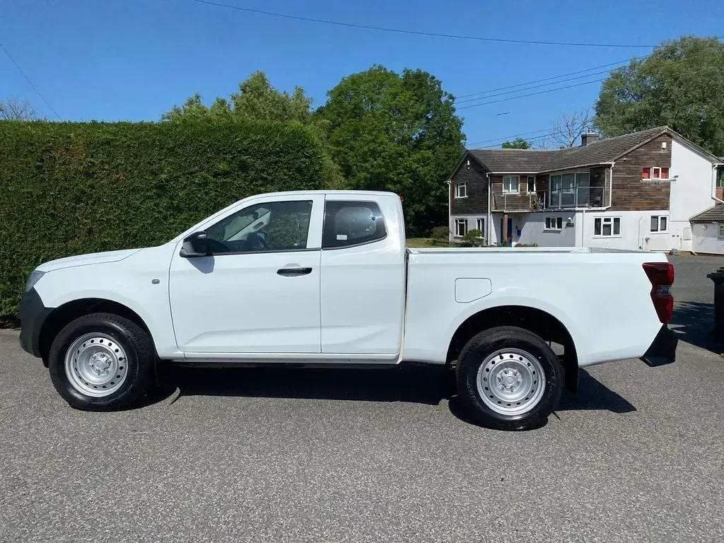 Used Isuzu D-Max 2023 White Pickup