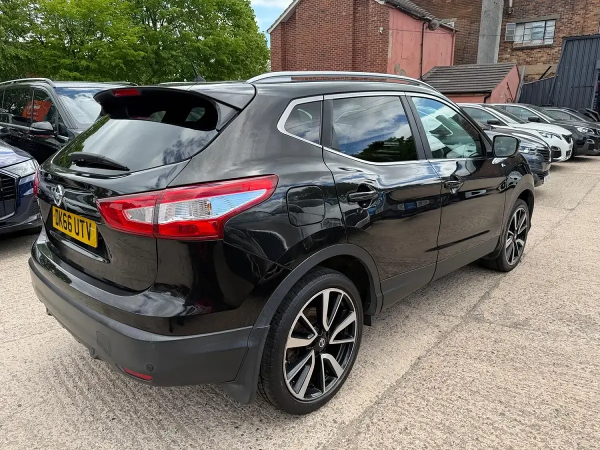 Usado Nissan Qashqai Tekna 110 CV (80 kW) 2016 Negro SUV