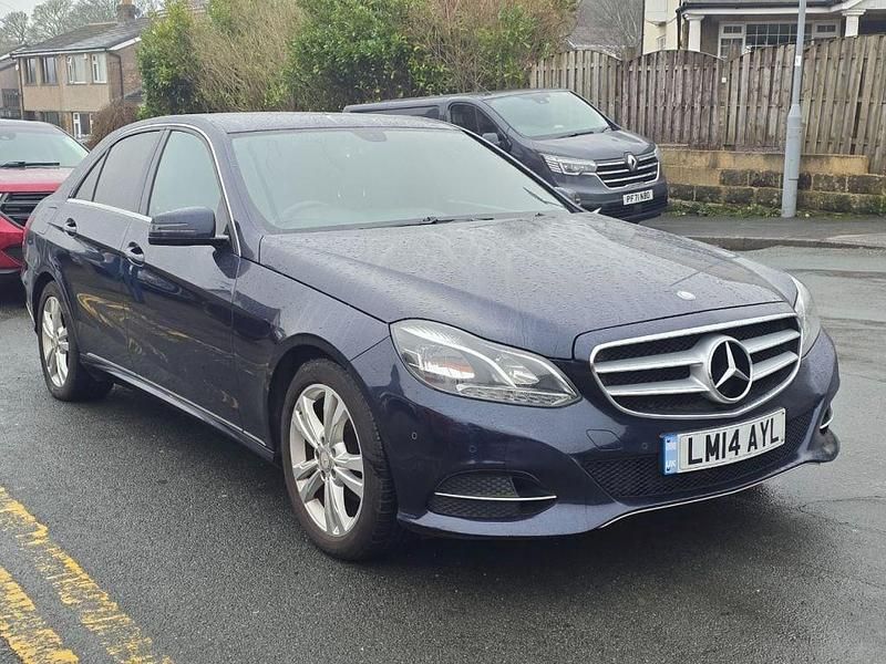 Used Mercedes E220 SE 2014 Blue Sedan