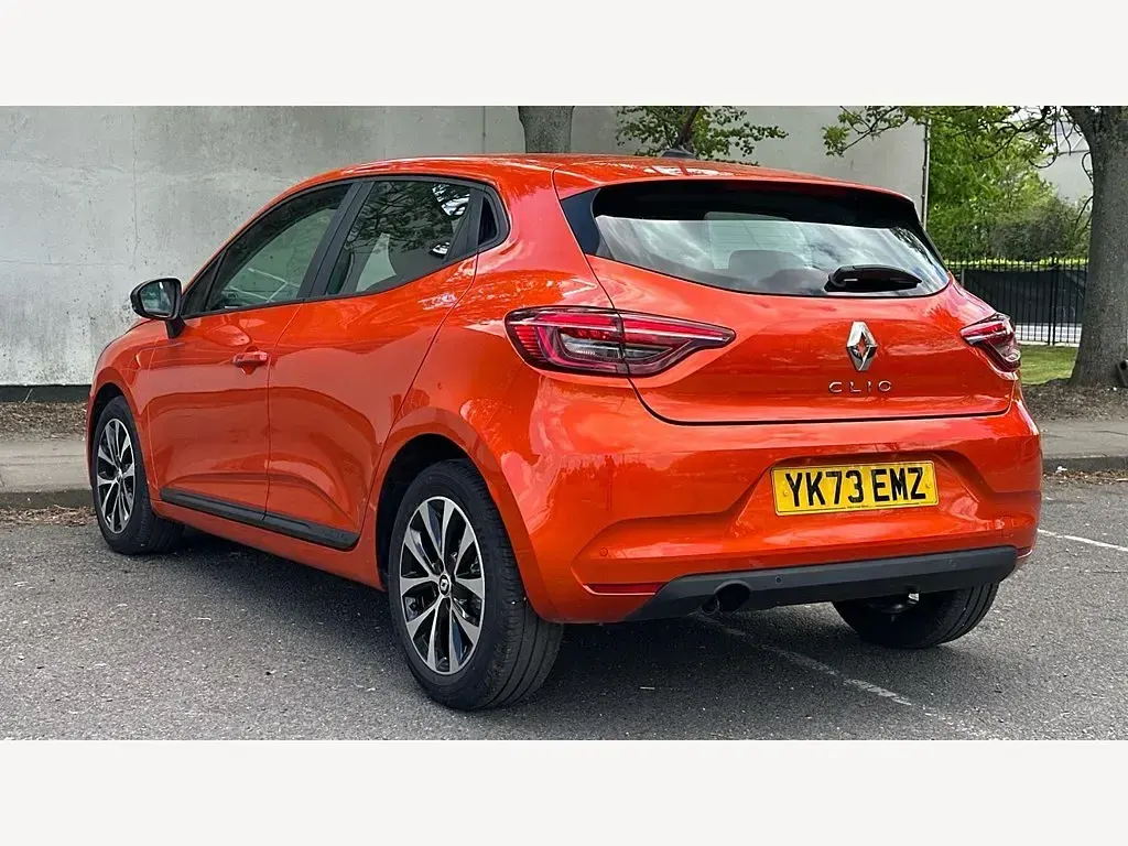 Używany Renault Clio V Evolution 90 KM (66 kW) 2023 Pomarańczowy Hatchback