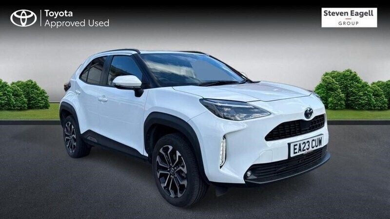White Used 2023 Toyota Yaris Hybrid Design Hatchback | £22,558 (Expensive) - Image 1/4