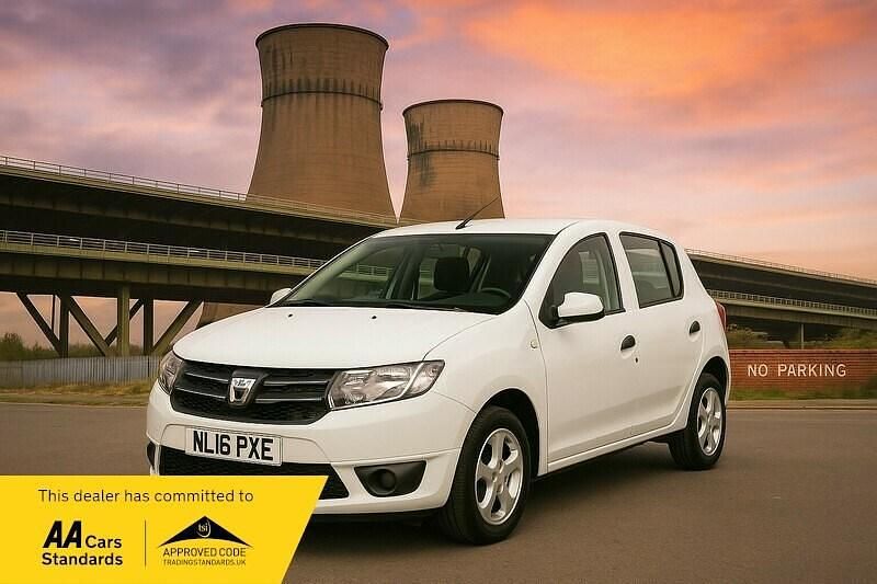 White Used 2016 Dacia Sandero Lauréate Hatchback | £2,990 (Super price) - Image 1/3