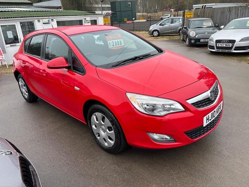 Used Vauxhall Astra 140 HP (102 kW) 2010 Red Hatchback