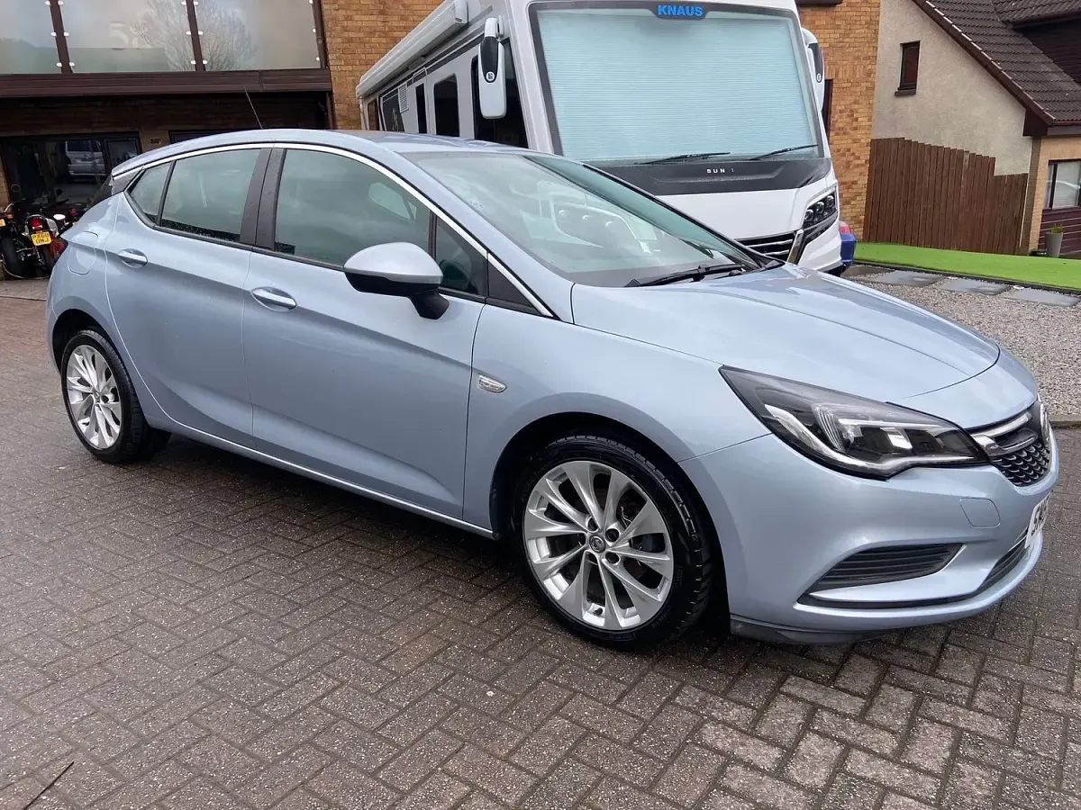 Used Vauxhall Astra 125 HP (91 kW) 2015 Silver Hatchback