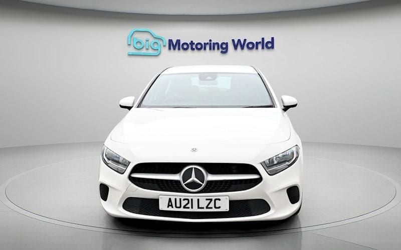 Used Mercedes A180 SE 136 HP (100 kW) 2021 White Hatchback