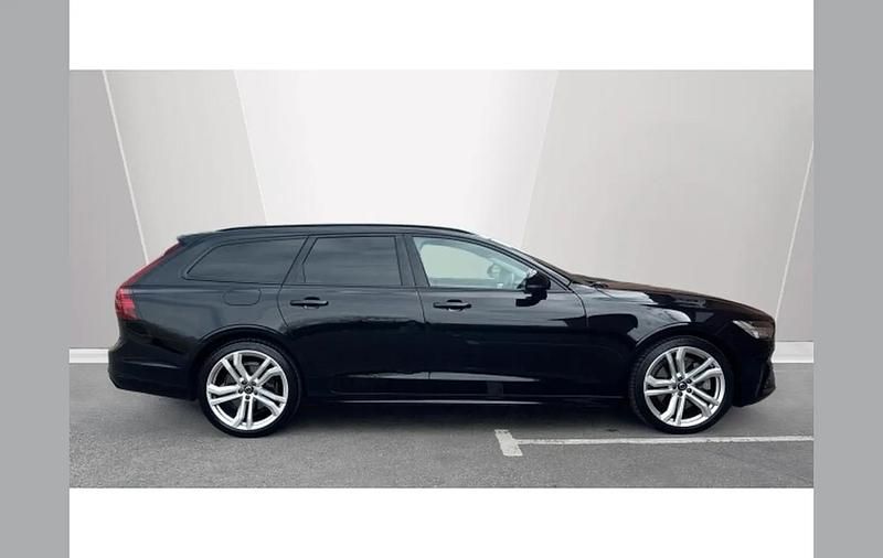 Second-hand Volvo V90 Ultimate 250 CP (183 kW) 2023 Negru Break