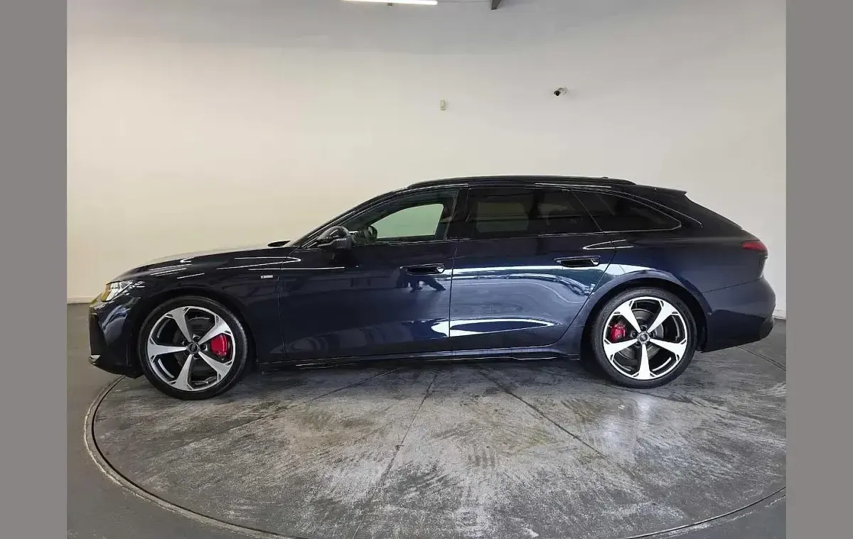 New Audi A6 S-Line 200 HP (147 kW) 2026 Blue Estate